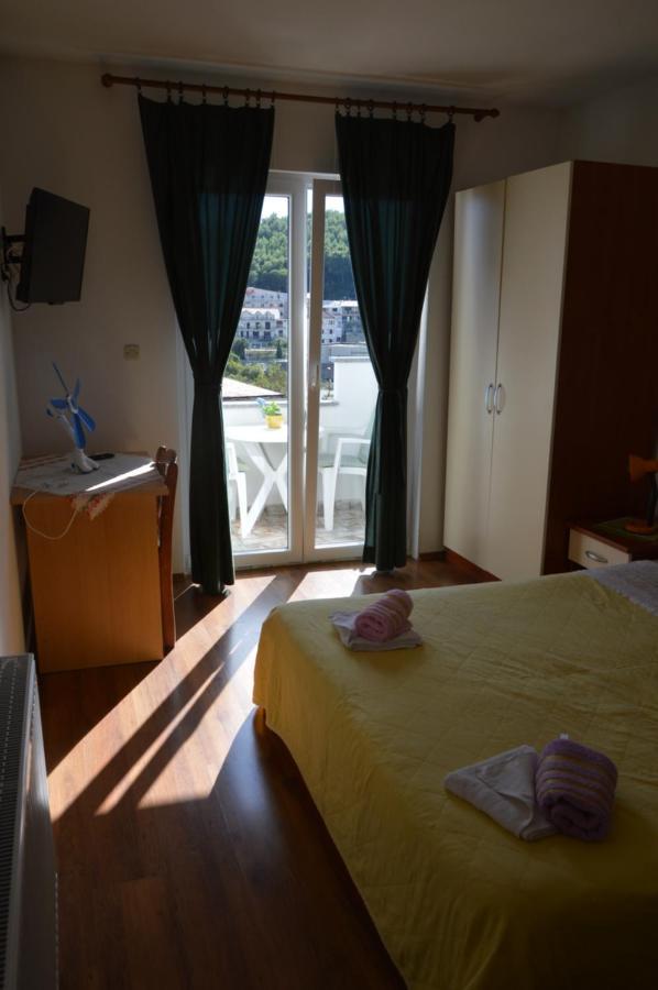 Apartman Mare Drvenik  Esterno foto